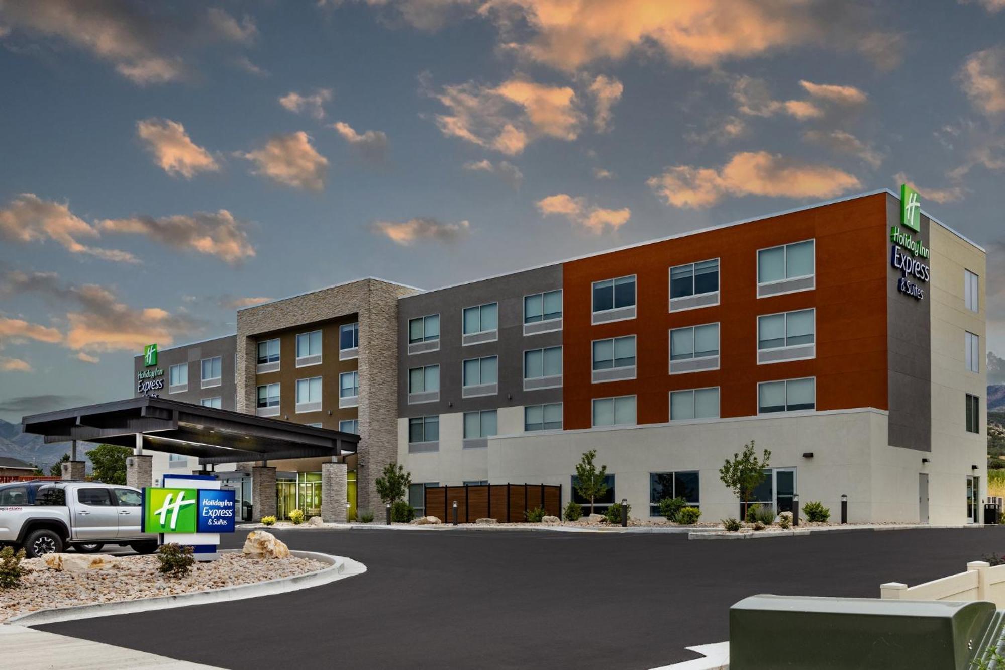 Holiday Inn Express & Suites - Nephi By Ihg Bagian luar foto